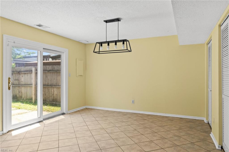 Photo 4 of 17 residential for sale in Virginia Beach virginia