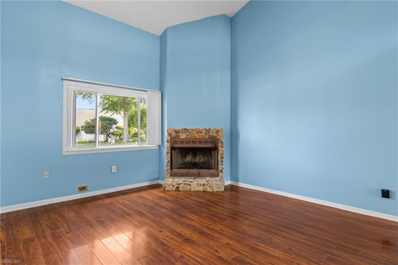 Photo 9 of 17 residential for sale in Virginia Beach virginia