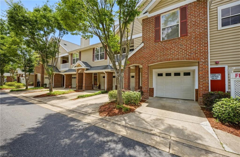 Photo 4 of 39 residential for sale in Newport News virginia