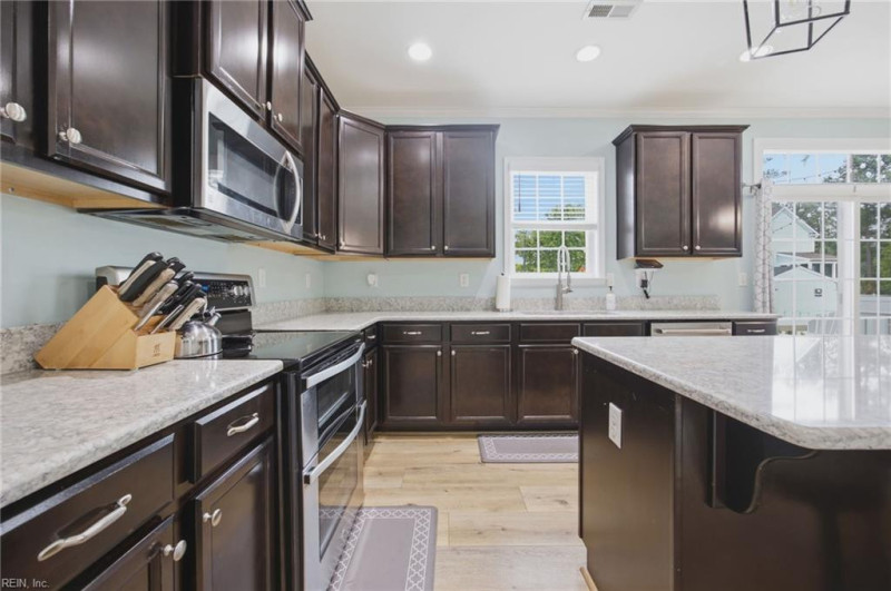 Photo 11 of 47 residential for sale in Chesapeake virginia