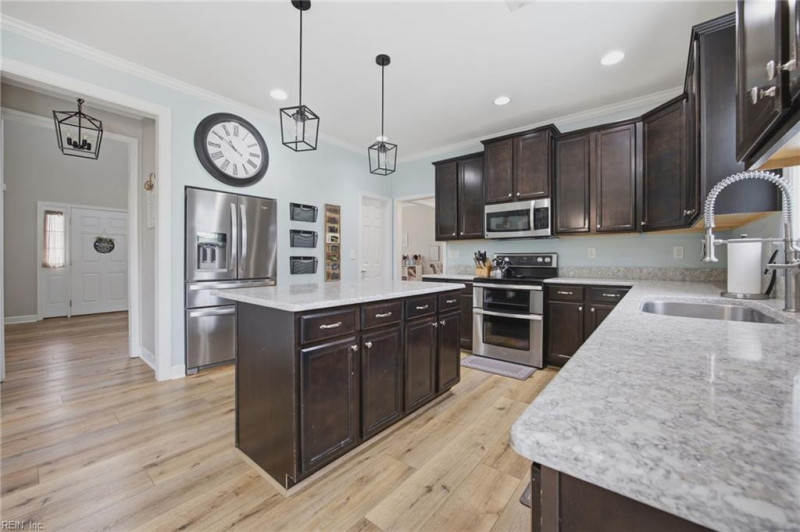 Photo 13 of 47 residential for sale in Chesapeake virginia