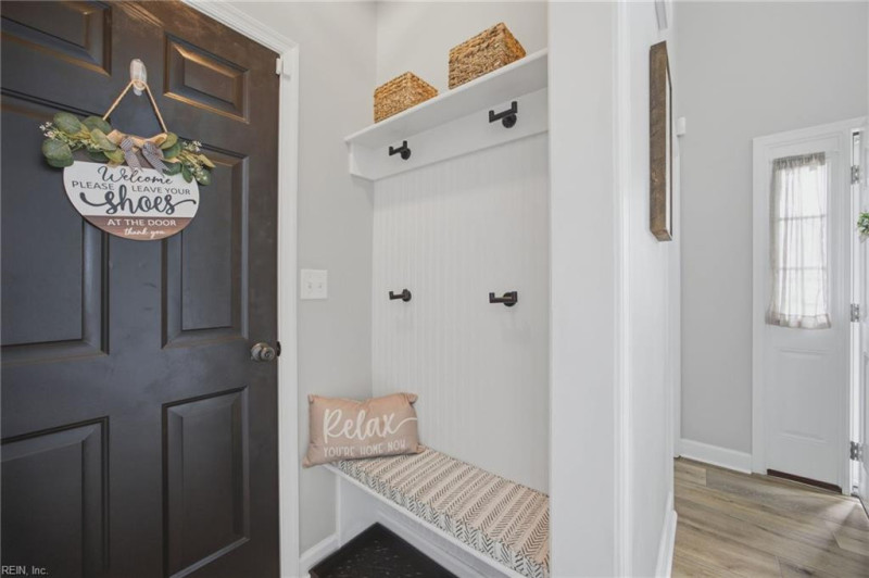 Photo 4 of 47 residential for sale in Chesapeake virginia