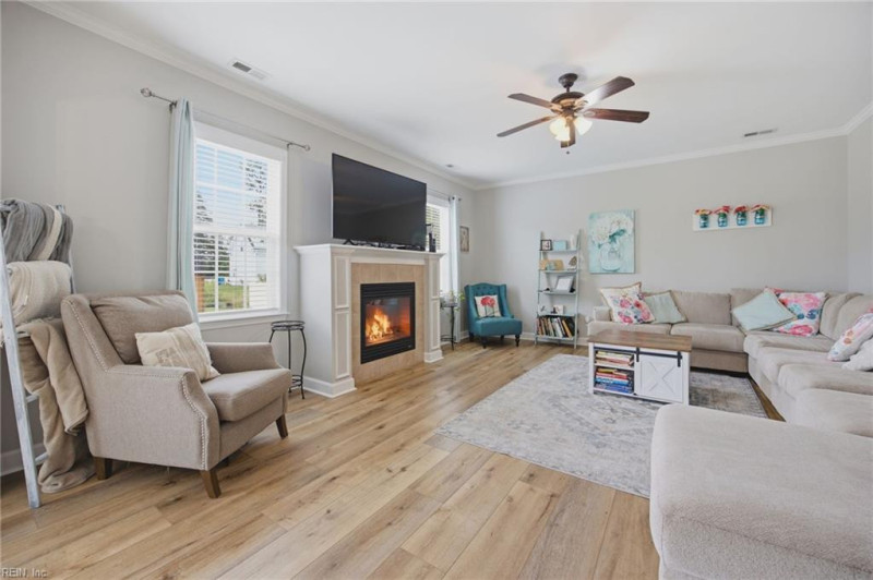 Photo 8 of 47 residential for sale in Chesapeake virginia