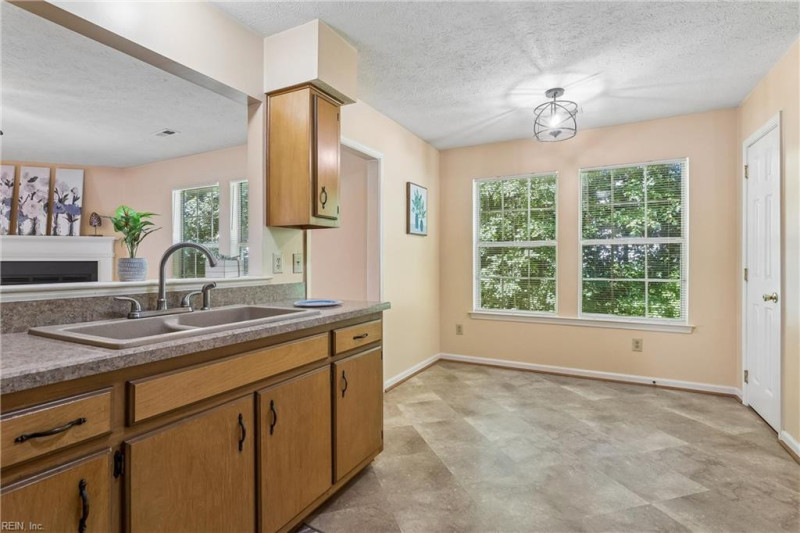 Photo 10 of 36 residential for sale in Hampton virginia