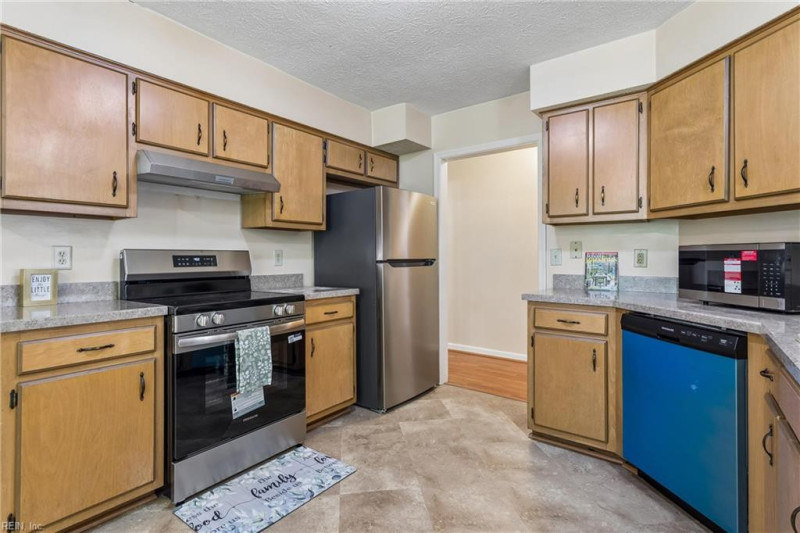 Photo 12 of 36 residential for sale in Hampton virginia