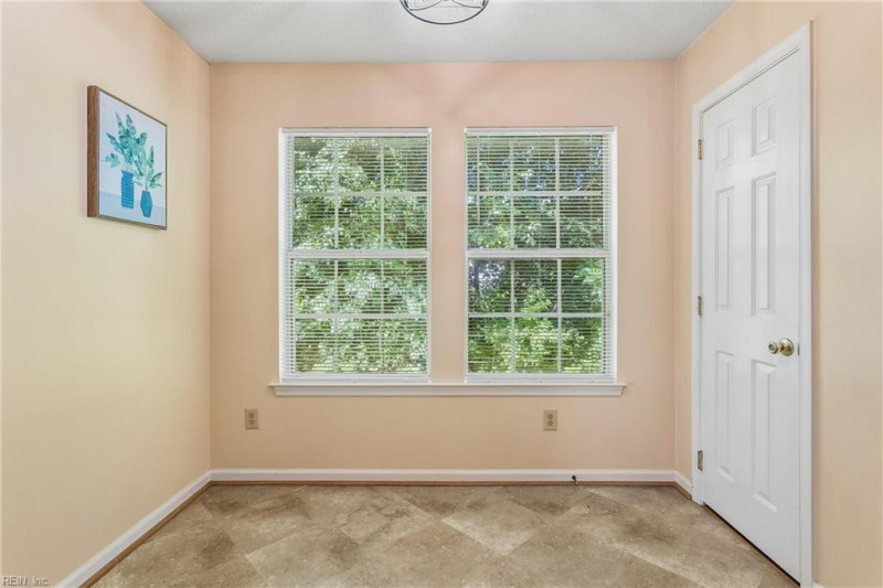 Photo 13 of 36 residential for sale in Hampton virginia