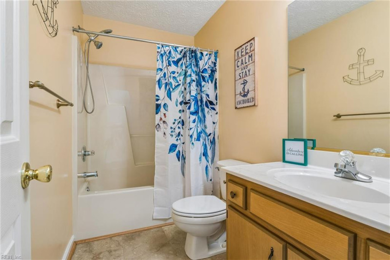 Photo 18 of 36 residential for sale in Hampton virginia