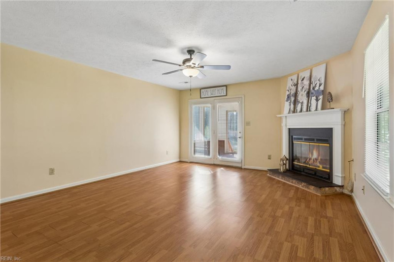 Photo 8 of 36 residential for sale in Hampton virginia