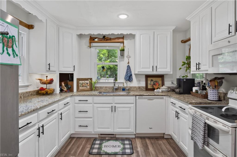 Photo 17 of 47 residential for sale in Chesapeake virginia