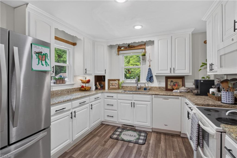 Photo 18 of 47 residential for sale in Chesapeake virginia