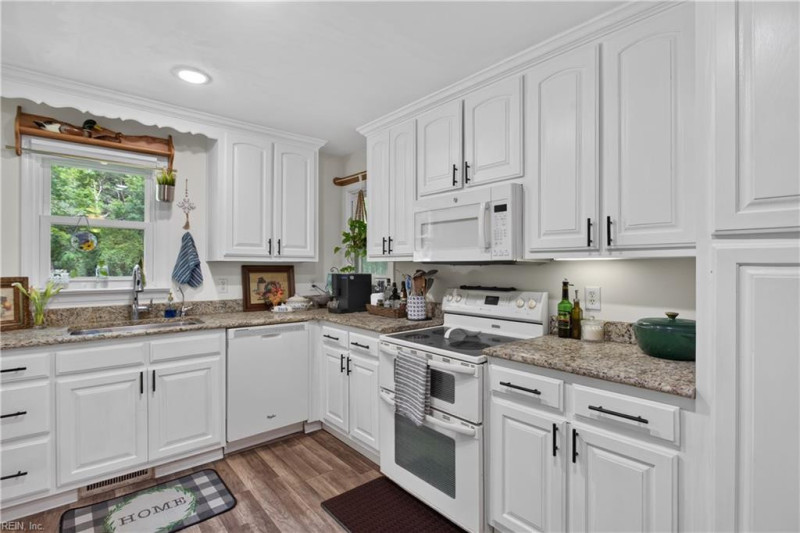 Photo 19 of 47 residential for sale in Chesapeake virginia