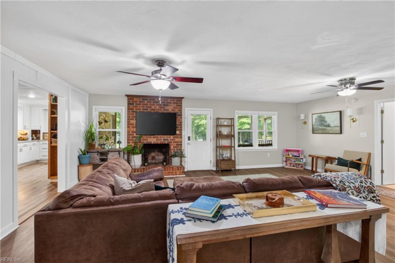 Photo 7 of 47 residential for sale in Chesapeake virginia