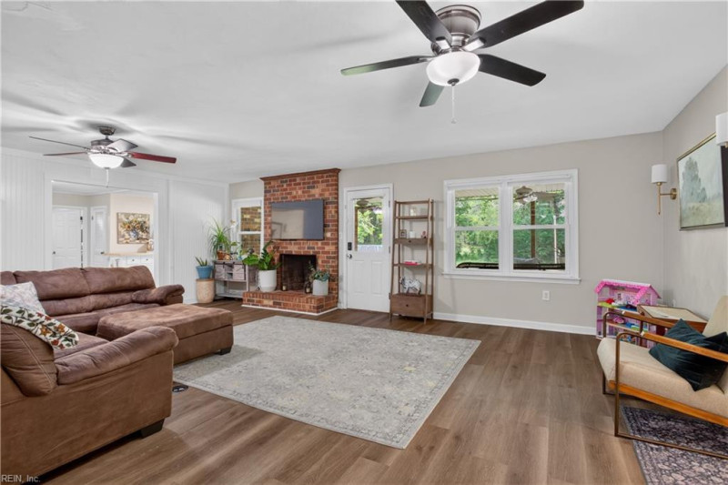 Photo 8 of 47 residential for sale in Chesapeake virginia
