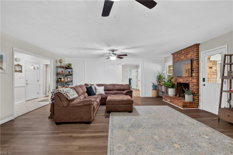 Photo 9 of 47 residential for sale in Chesapeake virginia