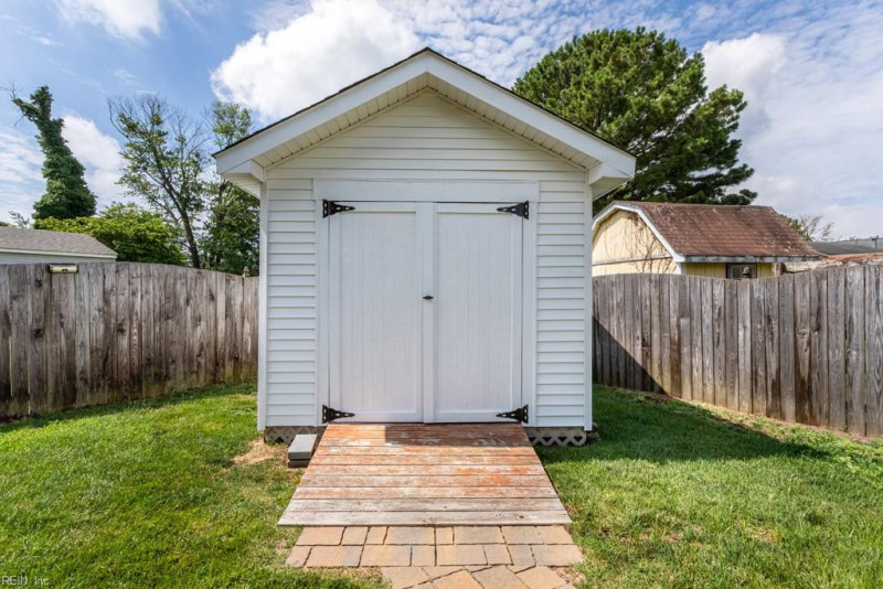 Photo 16 of 41 residential for sale in Hampton virginia