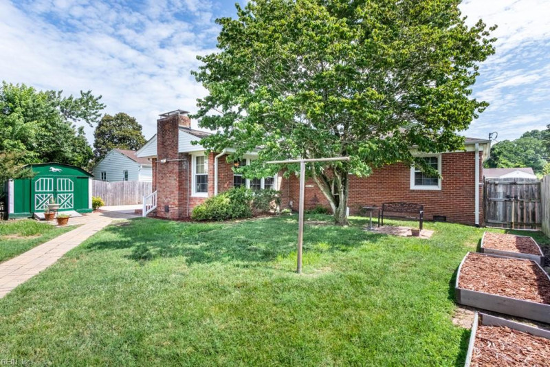 Photo 18 of 41 residential for sale in Hampton virginia