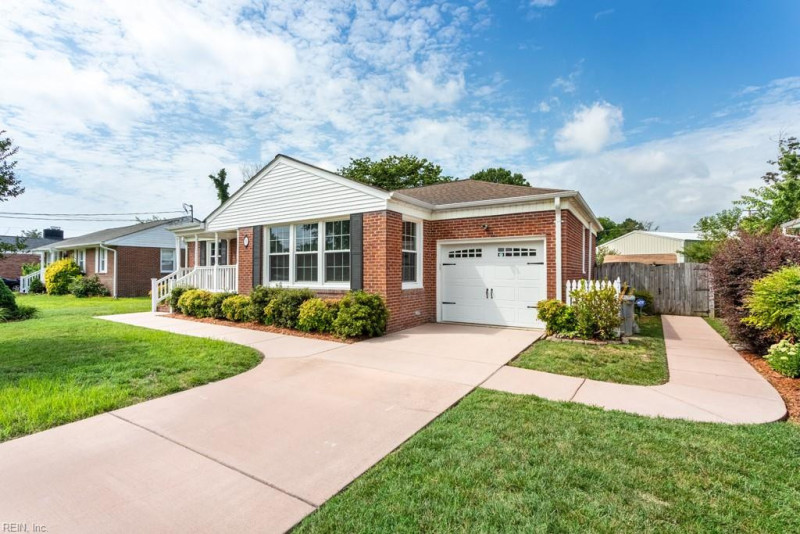 Photo 3 of 41 residential for sale in Hampton virginia