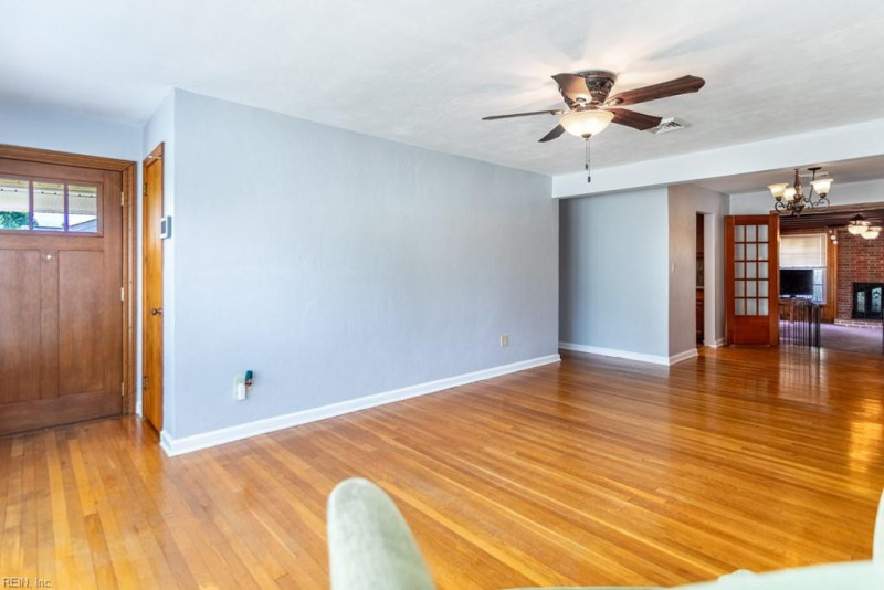 Photo 7 of 41 residential for sale in Hampton virginia