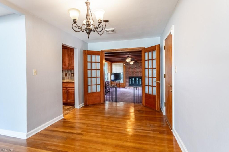 Photo 9 of 41 residential for sale in Hampton virginia