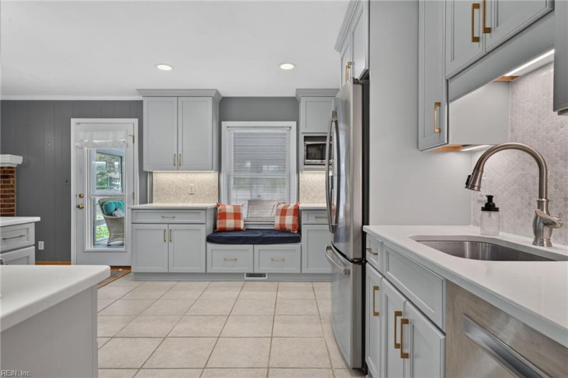 Photo 10 of 37 residential for sale in Chesapeake virginia