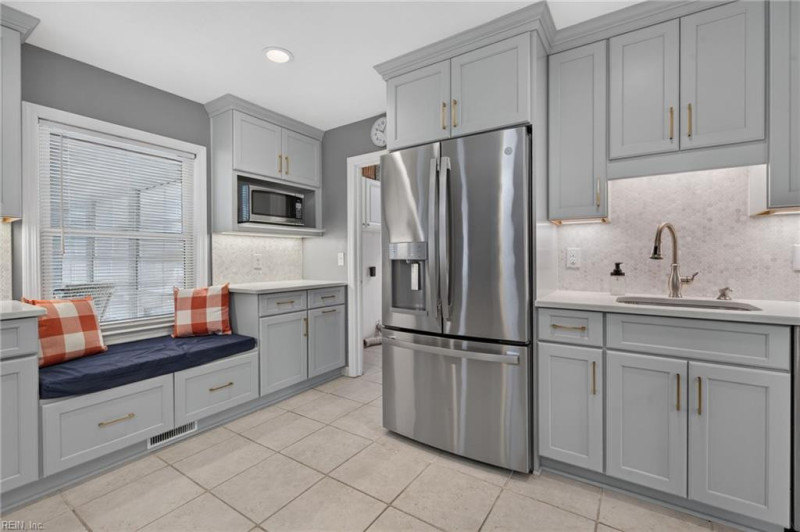 Photo 11 of 37 residential for sale in Chesapeake virginia