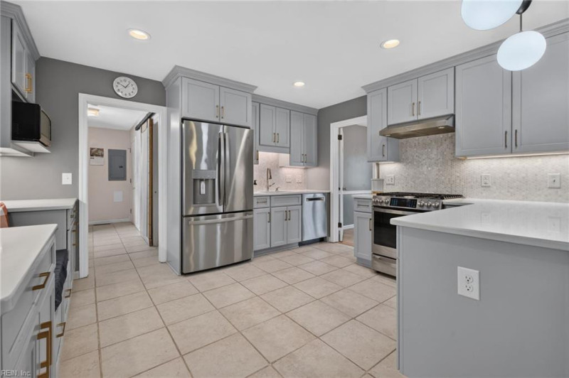 Photo 12 of 37 residential for sale in Chesapeake virginia