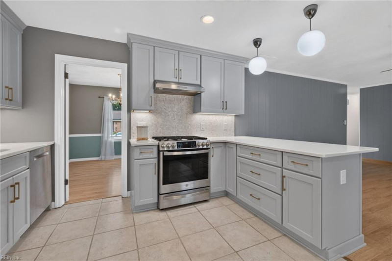 Photo 13 of 37 residential for sale in Chesapeake virginia