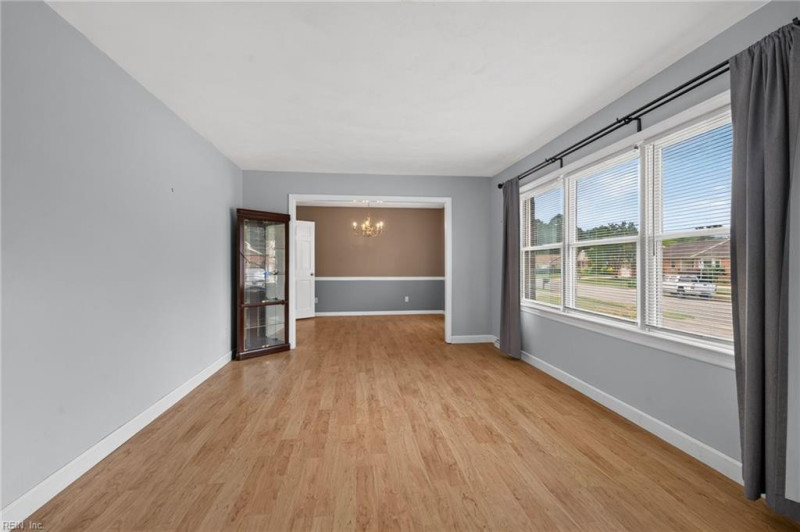 Photo 6 of 37 residential for sale in Chesapeake virginia