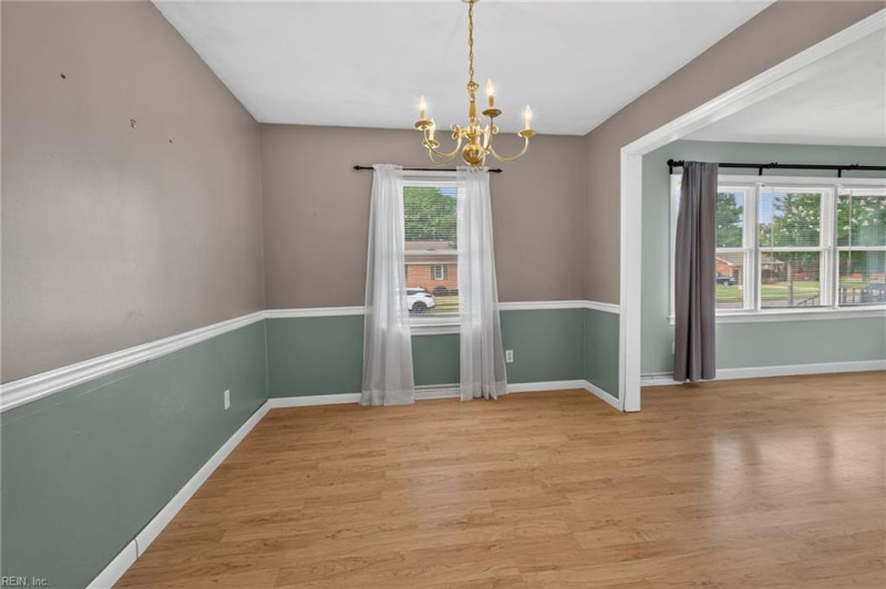 Photo 8 of 37 residential for sale in Chesapeake virginia