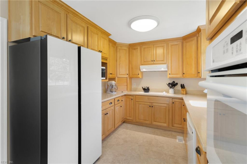 Photo 12 of 45 residential for sale in Gloucester County virginia