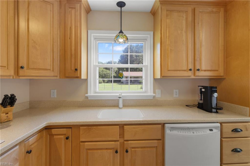 Photo 14 of 45 residential for sale in Gloucester County virginia