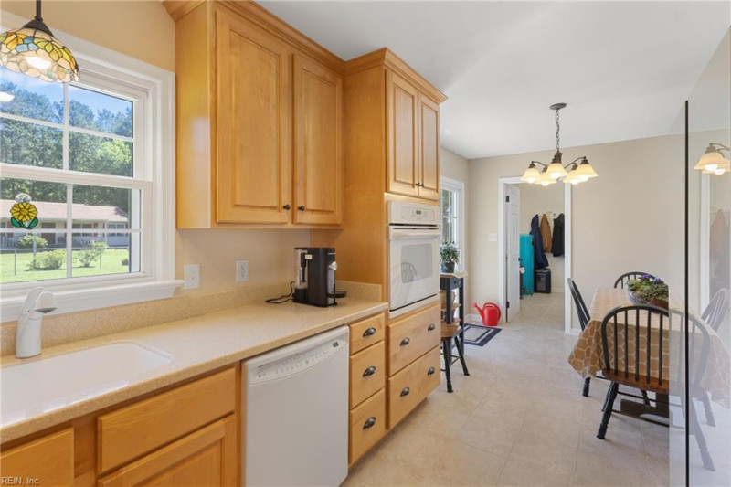 Photo 15 of 45 residential for sale in Gloucester County virginia