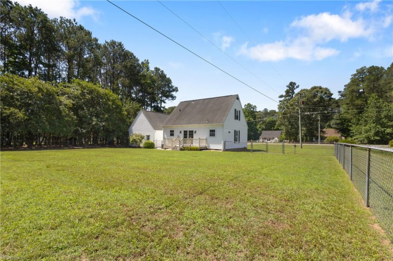 Photo 33 of 45 residential for sale in Gloucester County virginia
