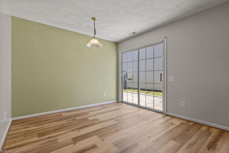 Photo 12 of 44 residential for sale in Chesapeake virginia