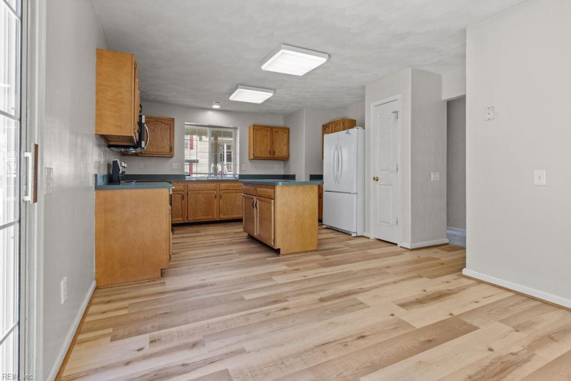 Photo 13 of 44 residential for sale in Chesapeake virginia