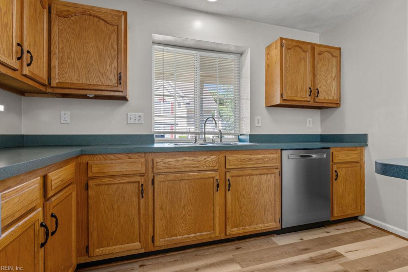 Photo 15 of 44 residential for sale in Chesapeake virginia