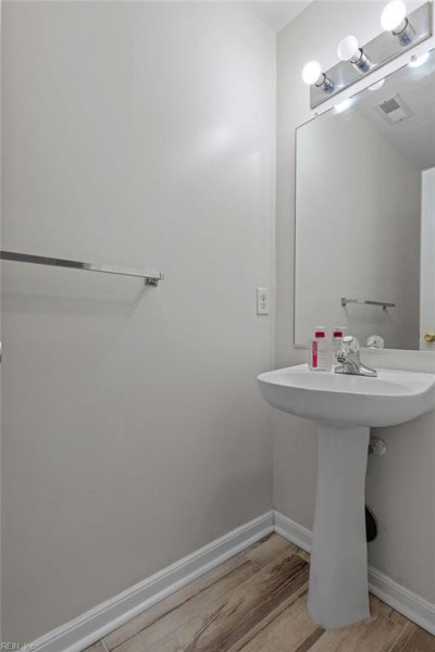 Photo 18 of 44 residential for sale in Chesapeake virginia