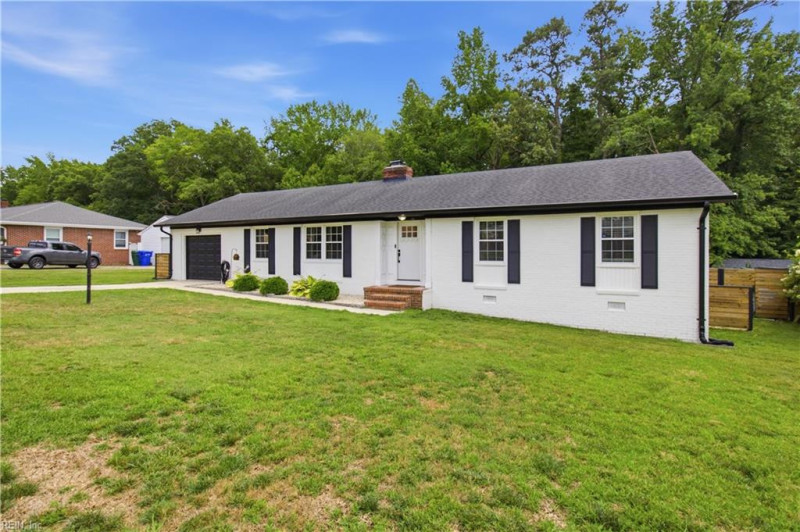 Photo 3 of 47 residential for sale in Suffolk virginia