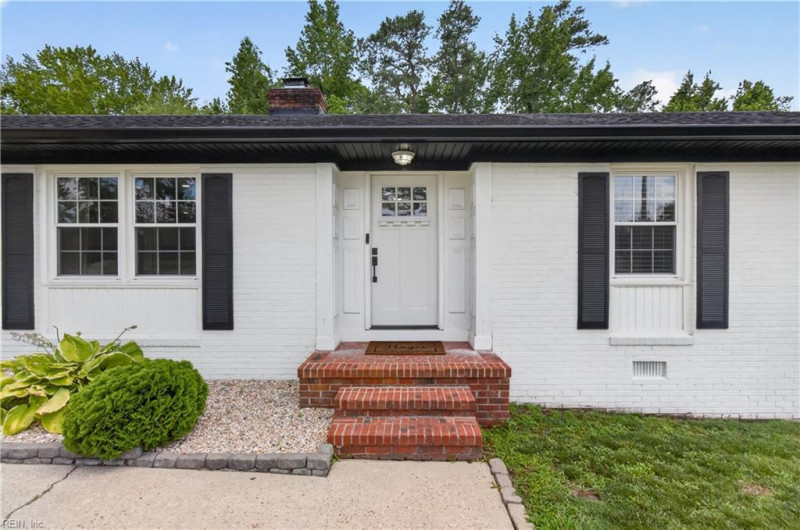 Photo 4 of 47 residential for sale in Suffolk virginia