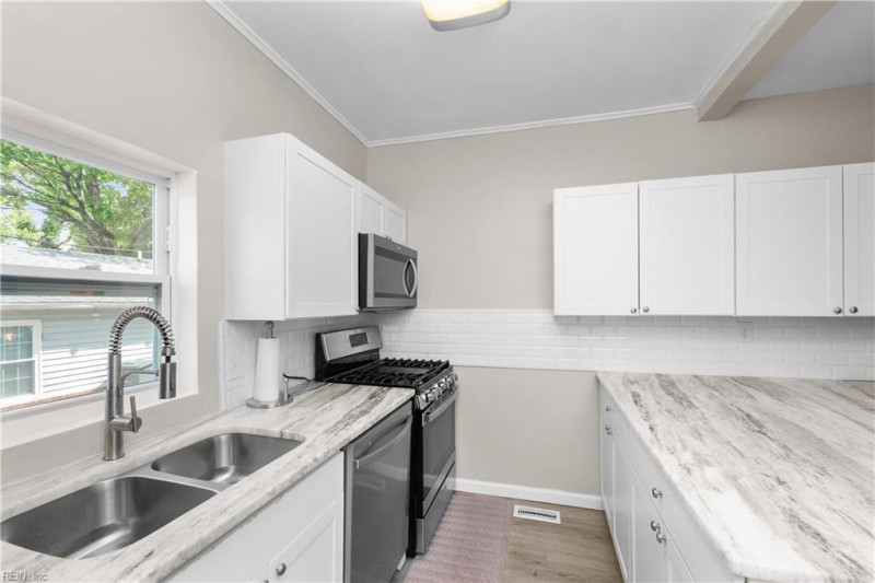 Photo 13 of 43 residential for sale in Norfolk virginia
