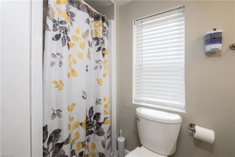 Photo 21 of 43 residential for sale in Norfolk virginia