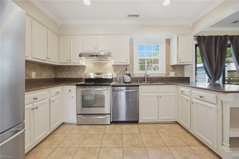 Photo 11 of 31 residential for sale in Virginia Beach virginia