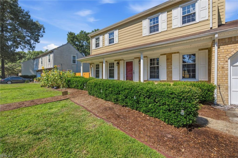 Photo 3 of 31 residential for sale in Virginia Beach virginia