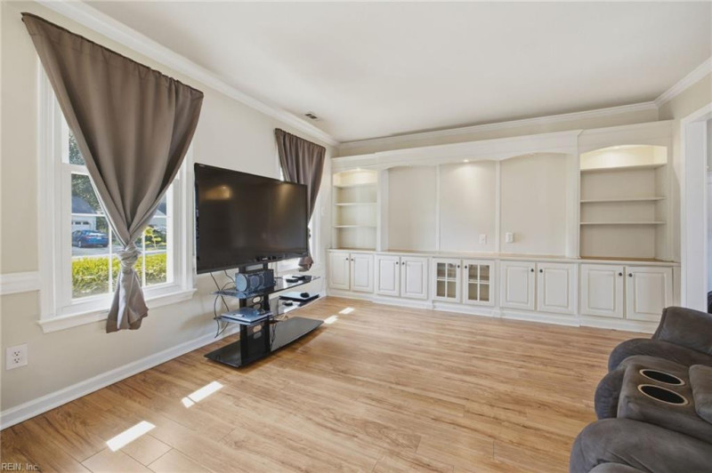 Photo 6 of 31 residential for sale in Virginia Beach virginia