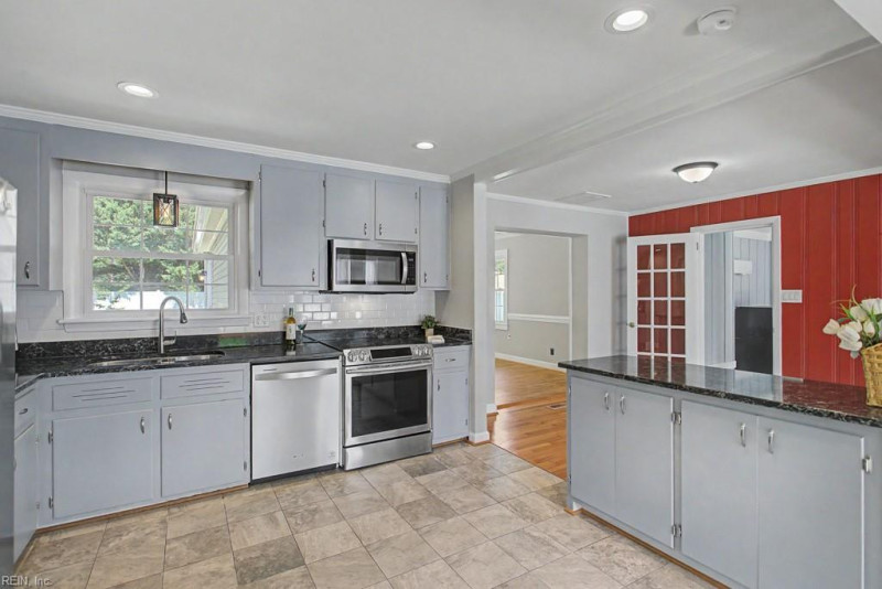 Photo 12 of 43 residential for sale in York County virginia
