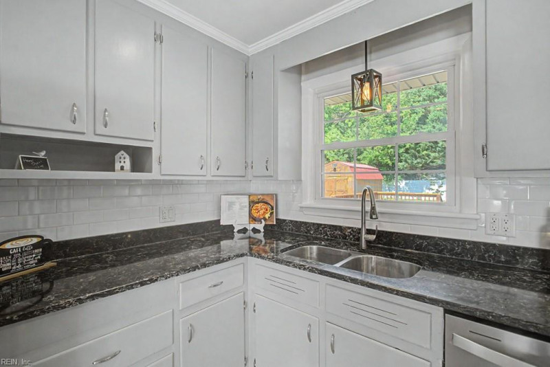Photo 15 of 43 residential for sale in York County virginia