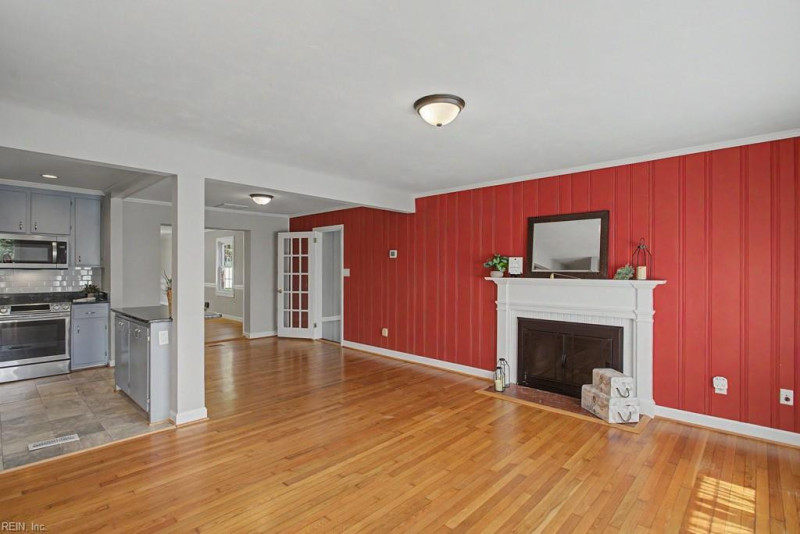 Photo 3 of 43 residential for sale in York County virginia