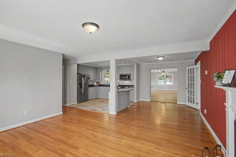 Photo 4 of 43 residential for sale in York County virginia