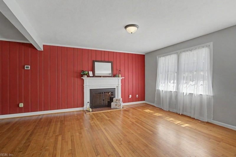 Photo 5 of 43 residential for sale in York County virginia