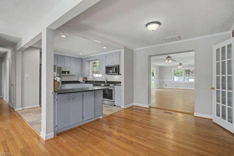 Photo 8 of 43 residential for sale in York County virginia